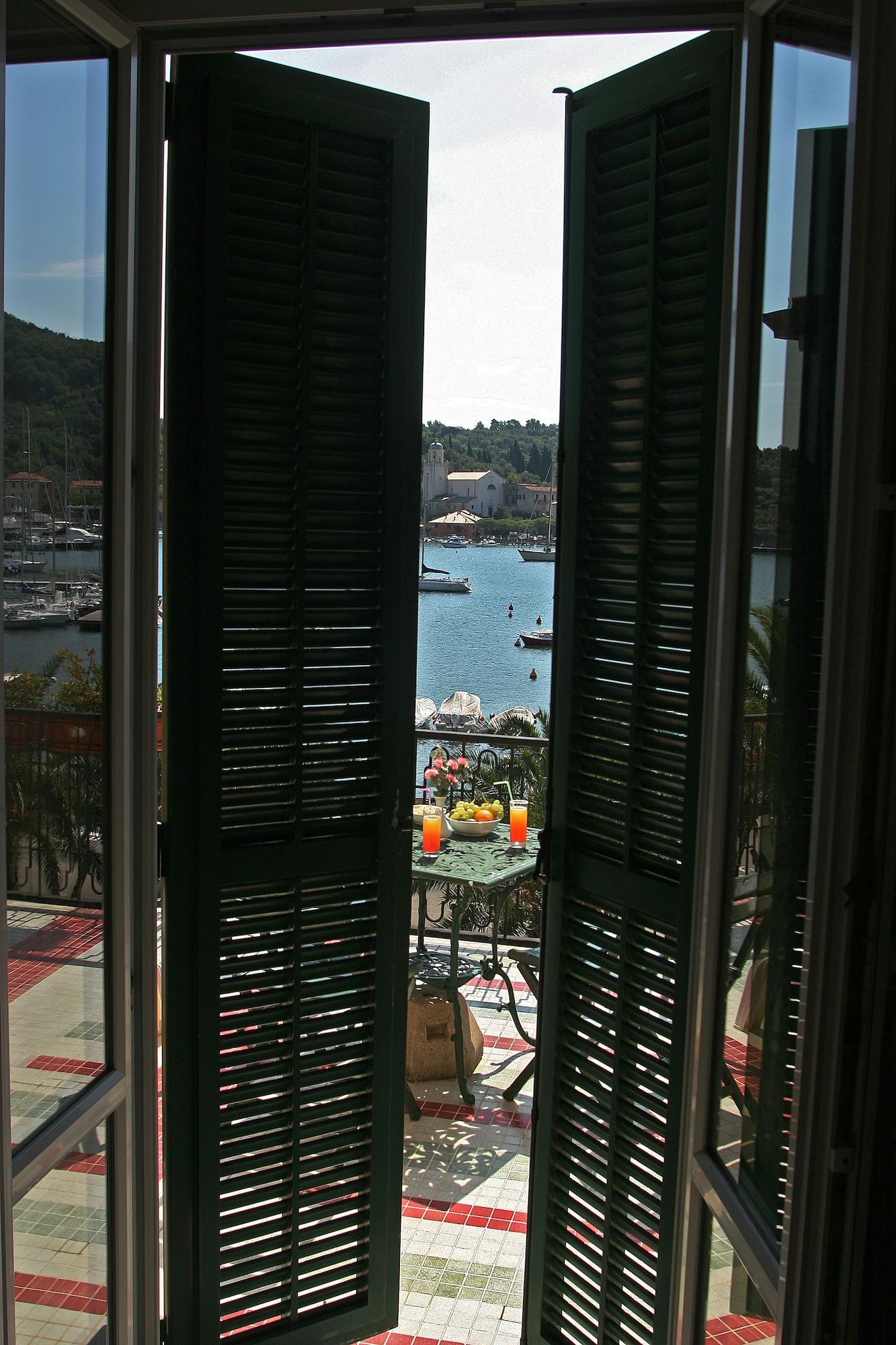 Hotel Della Baia Porto Venere Buitenkant foto