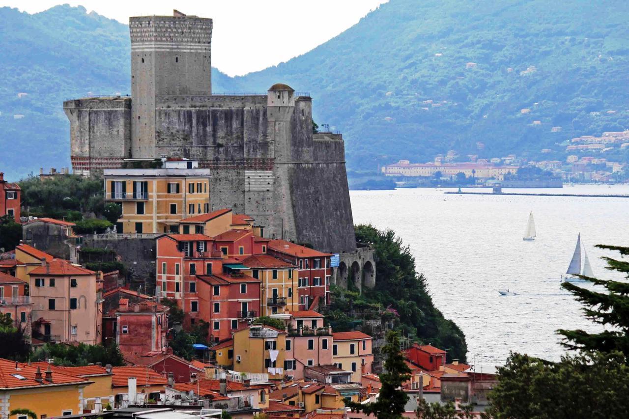 Hotel Della Baia Porto Venere Buitenkant foto